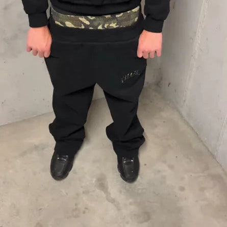 Kapuzenpullover mit gesticktem Leopardenmuster